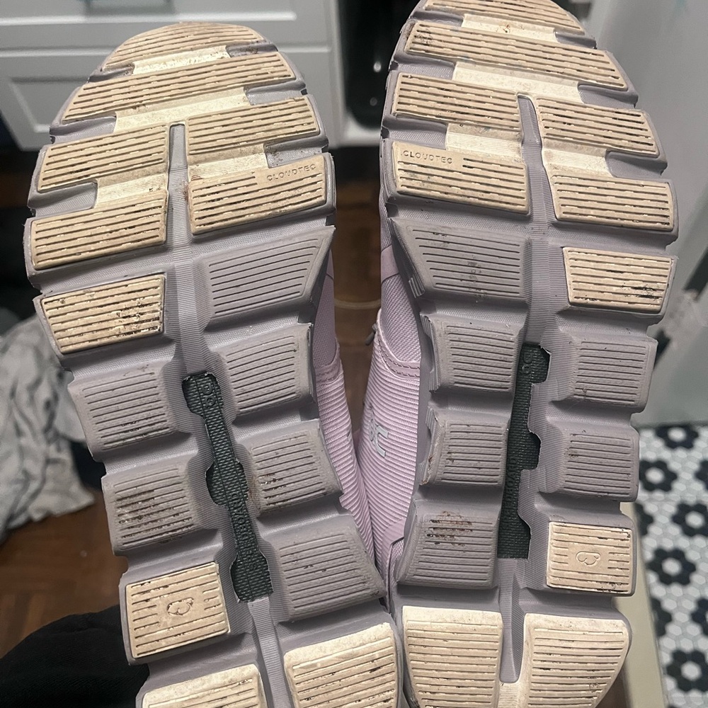 On Running Cloud Waterproof Women's Sneakers - Light Mauve - Picture 2 of 9